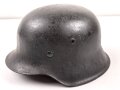 Heer , Stahlhelm Modell 1942 , Originallack, 66er Glockengrösse. Das Innenfutter wurde mal gewechselt und erscheint für den Helm ein wenig zu klein