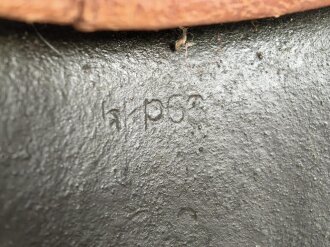 Heer , Stahlhelm Modell 1942 , Originallack, hkp66. Das Innenfutter wurde mal gewechselt und ist für den Helm  zu klein, Kinnriemen original