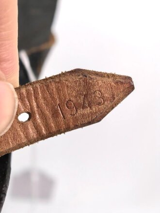 Heer , Stahlhelm Modell 1942 , Originallack, hkp66. Das Innenfutter wurde mal gewechselt und ist für den Helm  zu klein, Kinnriemen original