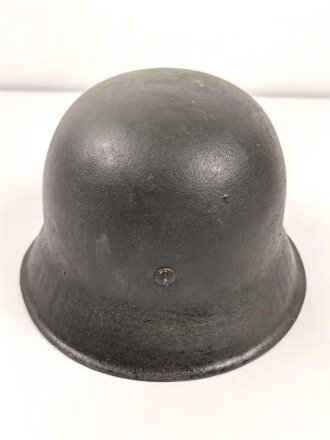 Heer , Stahlhelm Modell 1942 , Originallack, hkp66. Das Innenfutter wurde mal gewechselt und ist für den Helm  zu klein, Kinnriemen original