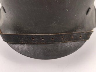 Heer , Stahlhelm Modell 1942 , Originallack, hkp66. Das Innenfutter wurde mal gewechselt und ist für den Helm  zu klein, Kinnriemen original