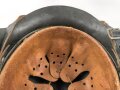 Heer , Stahlhelm Modell 1942 , Originallack, hkp66. Das Innenfutter wurde mal gewechselt und ist für den Helm  zu klein, Kinnriemen original