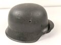 Heer , Stahlhelm Modell 1942 , Originallack, hkp66. Das Innenfutter wurde mal gewechselt und ist für den Helm  zu klein, Kinnriemen original
