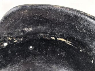 Stahlhelmglocke Modell 1942 Wehrmacht. Überlackiertes Stück, Hersteller nicht lesbar, 66er Glockengrösse