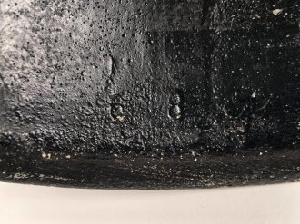 Stahlhelmglocke Modell 1942 Wehrmacht. Überlackiertes Stück, Hersteller nicht lesbar, 66er Glockengrösse