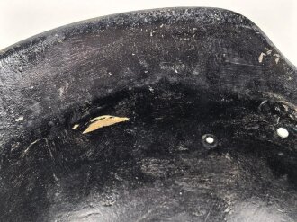 Stahlhelmglocke Modell 1942 Wehrmacht. Überlackiertes Stück, Hersteller nicht lesbar, 66er Glockengrösse