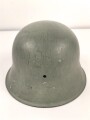 Stahlhelmglocke Modell 1942 Wehrmacht. Überlackiertes Stück, Hersteller nicht lesbar, 66er Glockengrösse
