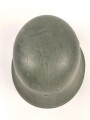 Stahlhelmglocke Modell 1942 Wehrmacht. Überlackiertes Stück, Hersteller nicht lesbar, 66er Glockengrösse