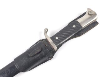 Extraseitengewehr KS98 Wehrmacht. Guter Gesamtzustand, saubere Klinge von Claas Solingen. Im Lacklederkoppelschuh, dieser auf einer Seite leicht ausgerissen