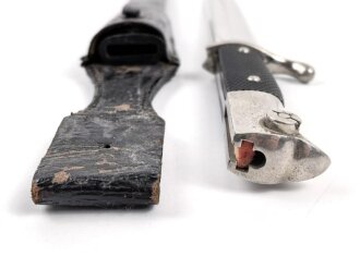 Extraseitengewehr KS98 Wehrmacht. Guter Gesamtzustand, saubere Klinge von Claas Solingen. Im Lacklederkoppelschuh, dieser auf einer Seite leicht ausgerissen