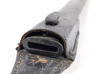 Extraseitengewehr KS98 Wehrmacht. Guter Gesamtzustand, saubere Klinge von Claas Solingen. Im Lacklederkoppelschuh, dieser auf einer Seite leicht ausgerissen