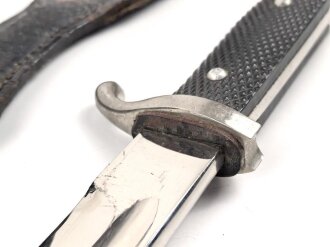 Extraseitengewehr KS98 Wehrmacht. Guter Gesamtzustand, saubere Klinge von Claas Solingen. Im Lacklederkoppelschuh, dieser auf einer Seite leicht ausgerissen