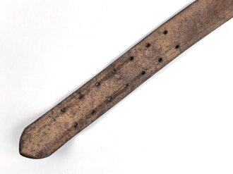 Zweidornkoppel für Offiziere des Heeres datiert 1942. Höhe 46mm, Gesamtlänge 103cm. Ungereinigtes Stück