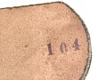 Heer, Ausgehkoppel zum Waffenrock. Aluminiumschloss mit aufgelegtem Emblem, Ungewöhnliche Lederzunge, der Lacklederriemen in gutem Zustand, Gresamtlänge 103cm