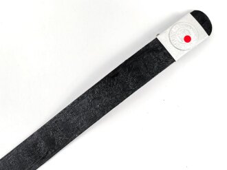 Heer, Ausgehkoppel zum Waffenrock. Aluminiumschloss mit aufgelegtem Emblem,  der Lacklederriemen in gutem Zustand, Gresamtlänge 103cm