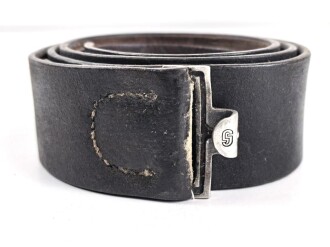 Koppelriemen für Mannschaften der Wehrmacht. Mehrfach zurückgesetzt, extrem lange Verstelllasche . Gesamtlänge 102cm