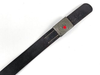 Koppel für Mannschaften des Heeres, das Schloss aus lackiertem Eisen in gutem Zustand, der Koppelriemen ebenfalls in gutem Zustand, Gesamtlänge 101cm, Koppel und Schloss datiert 1941