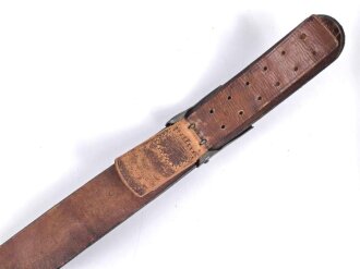 Koppel für Mannschaften des Heeres, das Schloss aus lackiertem Eisen in gutem Zustand, der Koppelriemen ebenfalls in gutem Zustand, Gesamtlänge 101cm, Koppel und Schloss datiert 1941