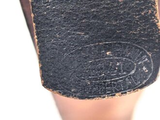 Koppel für Mannschaften des Heeres, das Schloss aus lackiertem Eisen in gutem Zustand, der Koppelriemen ebenfalls in gutem Zustand, Gesamtlänge 101cm, Koppel und Schloss datiert 1941