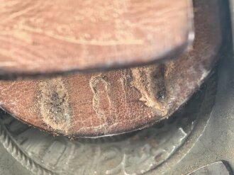 Koppel für Mannschaften des Heeres, das Schloss aus lackiertem Eisen datiert 1943, der Koppelriemen zugehörig mit einer Gesamtlänge von 88cm