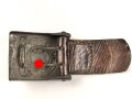 Heer, Koppelschloss für Mannschaften . Eisen lackiert, an Lederzunge von Noeller Lüdenscheid 1940, getragenes Stück