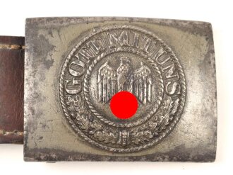 Heer, Koppelschloss für Mannschaften . Eisen lackiert, an Lederzunge von E.Schneider Lüdenscheid 1940, getragenes Stück