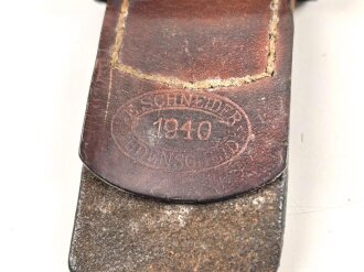 Heer, Koppelschloss für Mannschaften . Eisen lackiert, an Lederzunge von E.Schneider Lüdenscheid 1940, getragenes Stück
