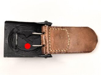 Luftwaffe, Koppelschloss für Mannschaften . Eisen lackiert, an Lederzunge von Aurich Dresden 1942,  ungetragen