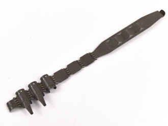 Einführstück für 50 Schuss Gurt MG34/42 der Wehrmacht. Hersteller acu41