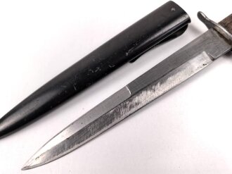 Luftwaffe, Kampfmesser, Stiefelmesser Wehrmacht. Klinge leicht beschliffen,  mit Luftwaffenabnahme. Scheide Originallack