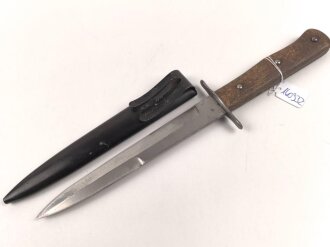 Luftwaffe, Kampfmesser, Stiefelmesser Wehrmacht. Klinge leicht beschliffen,  mit Luftwaffenabnahme. Scheide Originallack