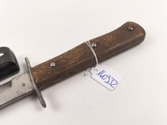 Luftwaffe, Kampfmesser, Stiefelmesser Wehrmacht. Klinge leicht beschliffen,  mit Luftwaffenabnahme. Scheide Originallack