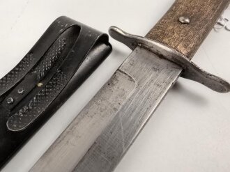 Luftwaffe, Kampfmesser, Stiefelmesser Wehrmacht. Klinge leicht beschliffen,  mit Luftwaffenabnahme. Scheide Originallack