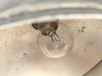 "Midgard" Lampe für Funkwagen der Wehrmacht. Luftwaffenblauer Originallack, Funktion nicht geprüft, mit der seltenen Halterung