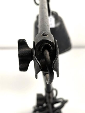 "Midgard" Lampe für Funkwagen der Wehrmacht. Luftwaffenblauer Originallack, Funktion nicht geprüft, mit der seltenen Halterung