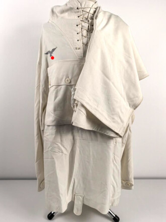 Luftwaffe, Wintertarnjacke mit Hose, so in der Notausrüstung von Flugzeugen geführt. Ungetragenes Set, keinerlei Stempelung, der Adler direkt ausgestickt, habe ich so noch nie gesehen.
