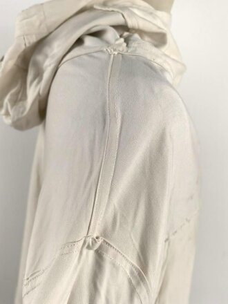 Luftwaffe, Wintertarnjacke mit Hose, so in der Notausrüstung von Flugzeugen geführt. Ungetragenes Set, keinerlei Stempelung, der Adler direkt ausgestickt, habe ich so noch nie gesehen.