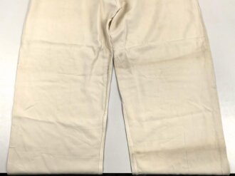 Luftwaffe, Wintertarnjacke mit Hose, so in der Notausrüstung von Flugzeugen geführt. Ungetragenes Set, keinerlei Stempelung, der Adler direkt ausgestickt, habe ich so noch nie gesehen.