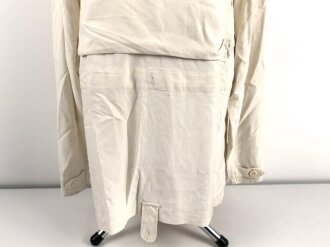 Luftwaffe, Wintertarnjacke mit Hose, so in der Notausrüstung von Flugzeugen geführt. Ungetragenes Set, keinerlei Stempelung, der Adler direkt ausgestickt, habe ich so noch nie gesehen.