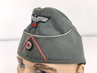 Heer, Schiffchen für einen Offizier der Panzerjäger. Ungetragenes Stück, der Soutachewinkel und die Litze direkt während des Herstellungsprozess vernäht. Kopfgröße gemessen 57