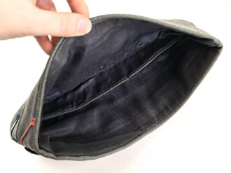 Heer, Schiffchen für einen Offizier der Panzerjäger. Ungetragenes Stück, der Soutachewinkel und die Litze direkt während des Herstellungsprozess vernäht. Kopfgröße gemessen 57