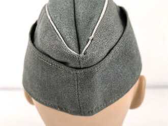 Heer, Schiffchen für einen Offizier der Panzerjäger. Ungetragenes Stück, der Soutachewinkel und die Litze direkt während des Herstellungsprozess vernäht. Kopfgröße gemessen 57