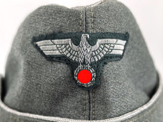 Heer, Schiffchen für einen Offizier der Panzerjäger. Ungetragenes Stück, der Soutachewinkel und die Litze direkt während des Herstellungsprozess vernäht. Kopfgröße gemessen 57