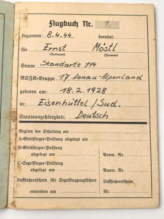 Ausweise eines Angehörigen der Flieger HJ und des NSFK. Träger des HJ Schießabzeichen sowie des HJ Leistungsabzeichen in silber.