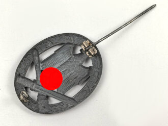 Allgemeines Sturmabzeichen, hohl geprägtes Stück, laut Angaben des Vorbesitzers dem Hersteller Franke & Co zuzuordnen.