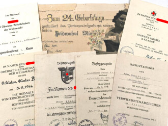 Satz Verleihungsurkunden für einen Panzergrenadier.