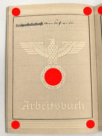 Mitglieds Ausweis Hitlerjugendeines Angehörigen aus Öhringen. Dazu weitere Ausweise und Fotos