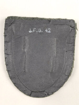 Krimschild, Eisen bronziert, Hersteller JFS 42, sehr guter Zustand, war mal auf einer Jacke vernäht