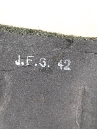 Krimschild, Eisen bronziert, Hersteller JFS 42, sehr guter Zustand, war mal auf einer Jacke vernäht