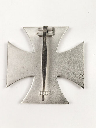 Eisernes Kreuz 1. Klasse 1939 im Etui. Das Kreuz ungetragen, laut Vorbesitzer dem Hersteller Wächtler & Lange zuzuordnen. Das Etui ebenfalls in sehr gutem Zustand